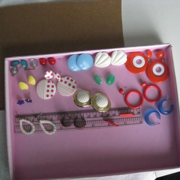 Lot of 15 Vintage Pierced Earrings No Backs - Picture 1 of 16